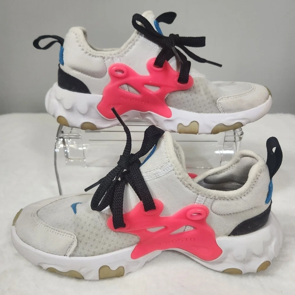 Nike Kids White and Pink Sneakers with Blue Details